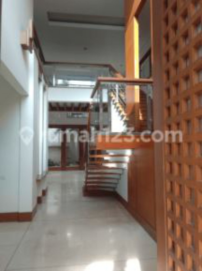 Rumah disewakan di Pondok Indah Jakarta Selatan 